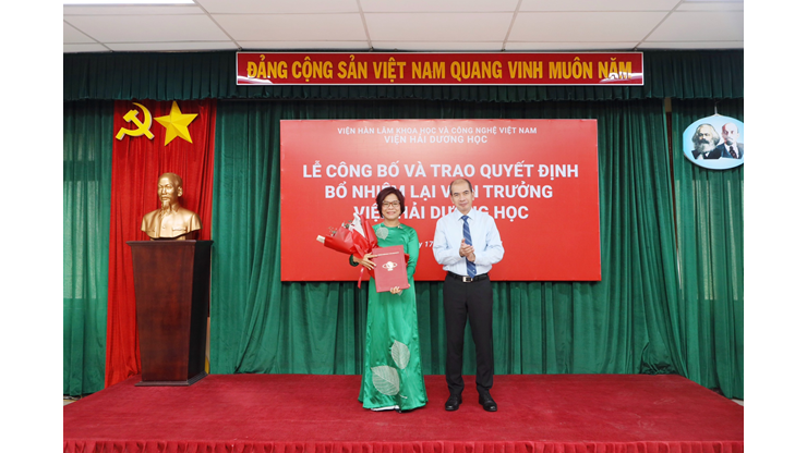 Lễ công bố và trao quyết định bổ nhiệm lại Viện trưởng Viện Hải dương học