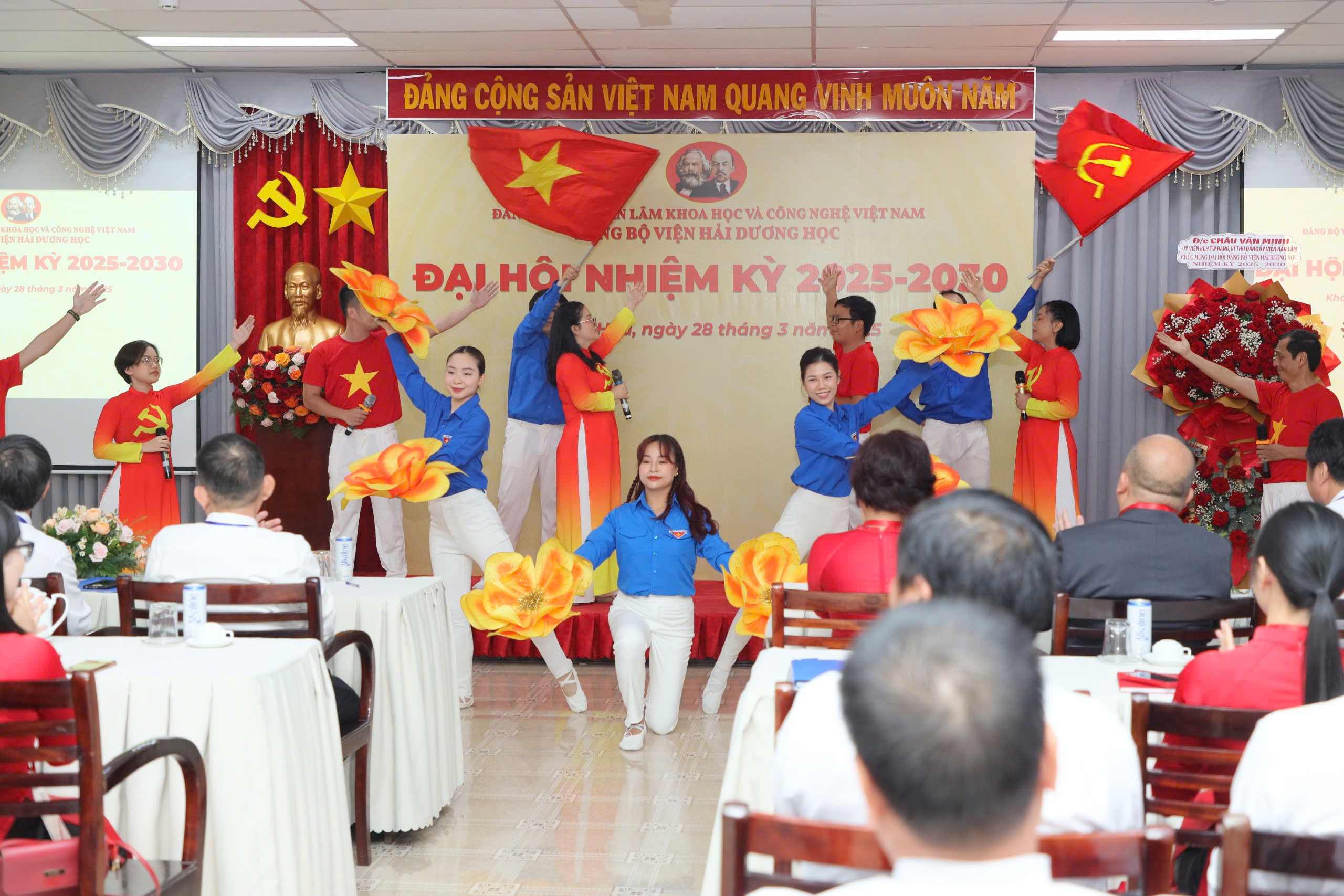 Văn nghệ chào mừng Đại hội